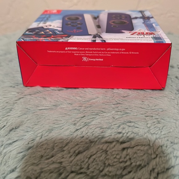 COPY - Limited Edition Legend of Zelda Joy-Cons - Picture 4 of 5